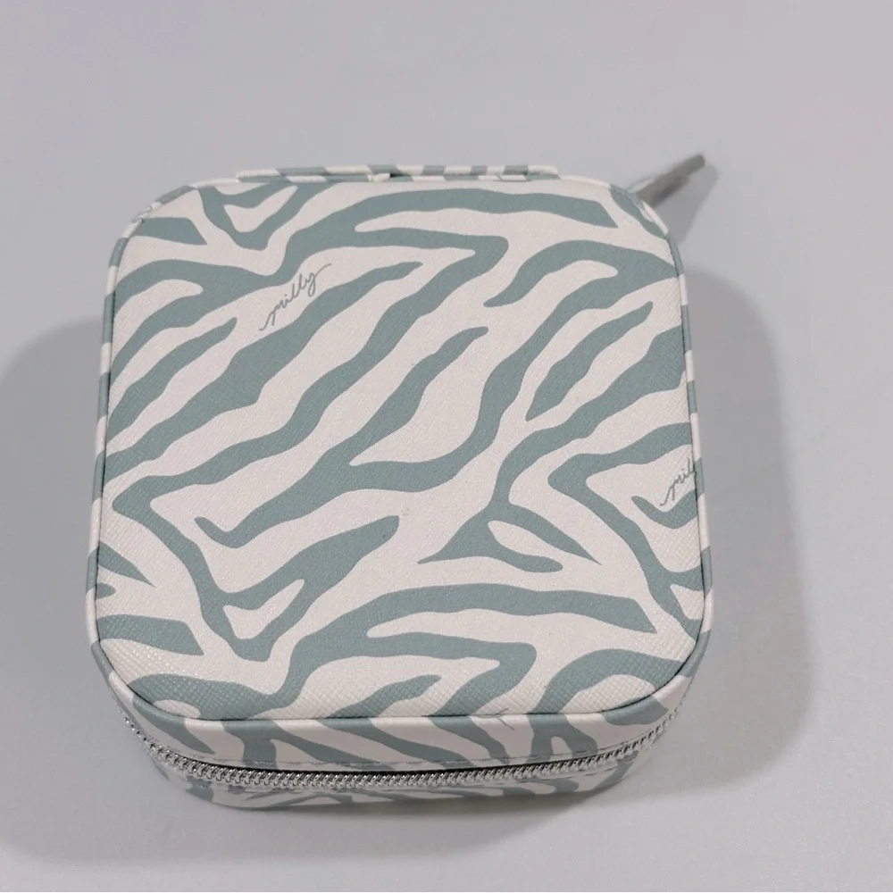 Milly Gray & White Animal Print Zip Closure Jewelry Travel Organizer Carrier New